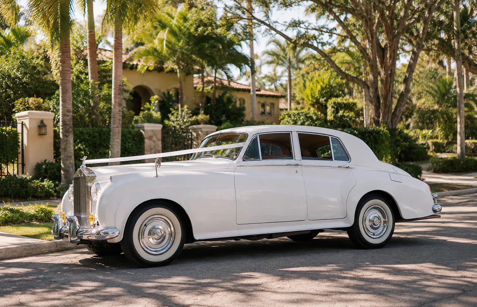 Chauffeured classic wedding car — Rolls Royce, Bentley & Lincoln in Miami